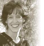 portrait of Sondra Zalewski, owner of designz